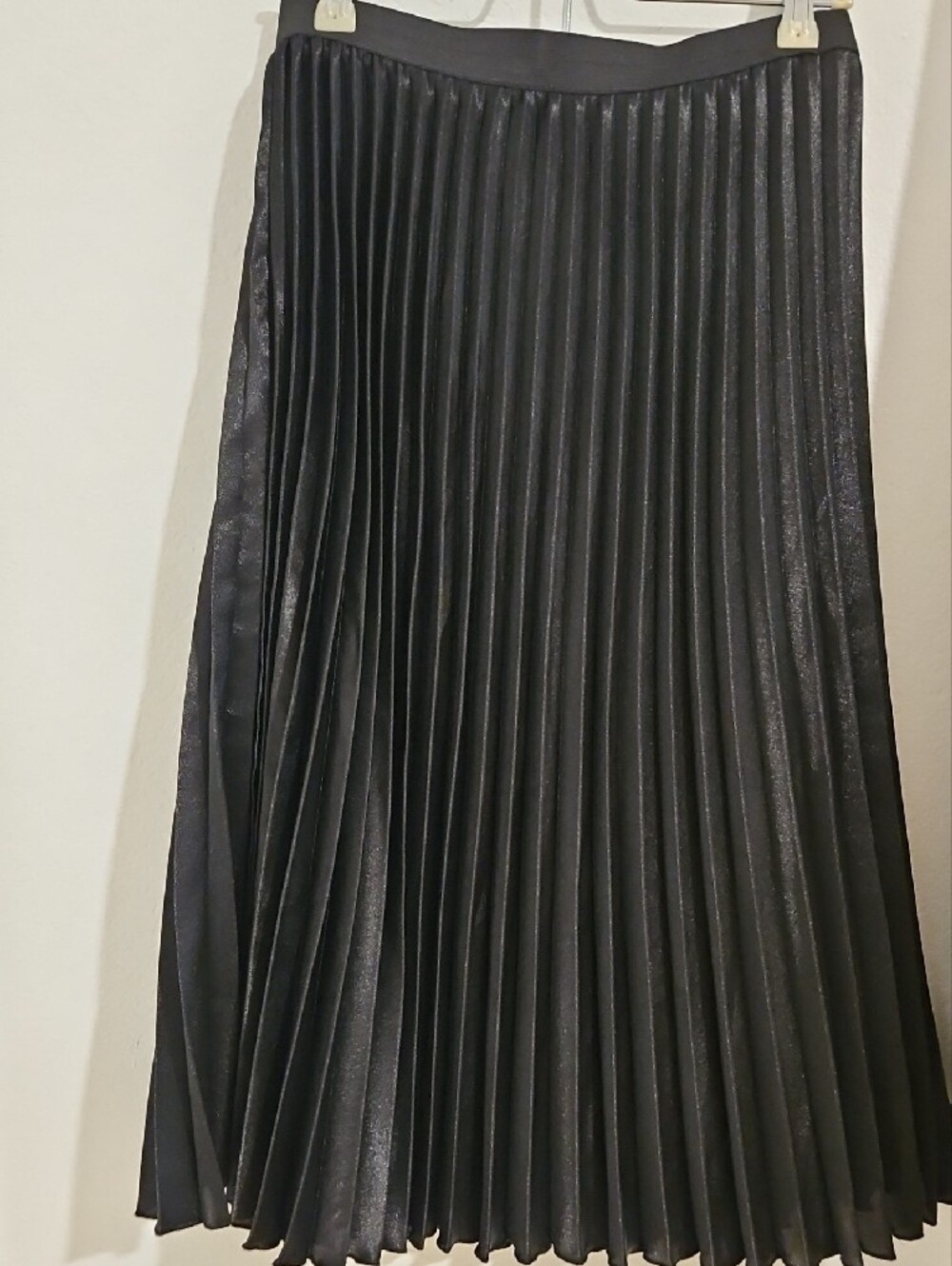 Sateen Like Pleated Midi Skirt - Black